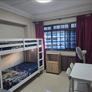 Renting common room near Woodlands 11