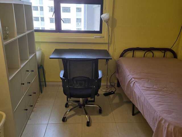 Quiet & Fully Furnished Common Room for Mature Student / Working Professional – South Singapore