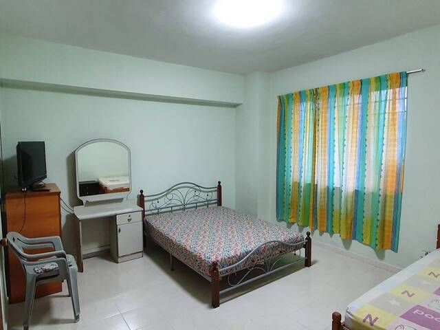 Peoples Park Centre Master room for rent