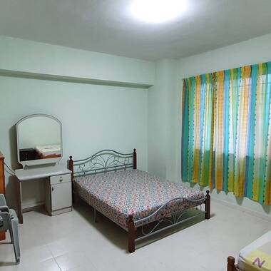 Peoples Park Centre Master room for rent