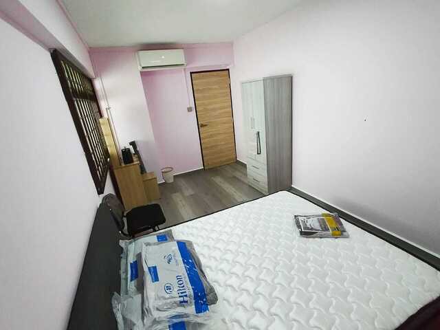 Female Tenant Wanted
