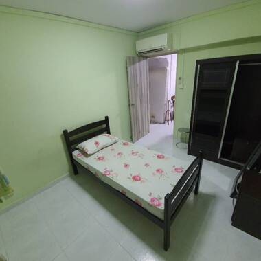 Good size Common room near Kangkar LRT, Food court, Supermarket and Garden