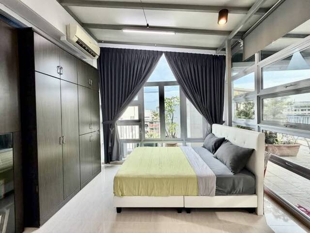 Garden Oasis 2 bedrooms w mini garden theme & rooftop pool Kembangan MRT (EW green line)