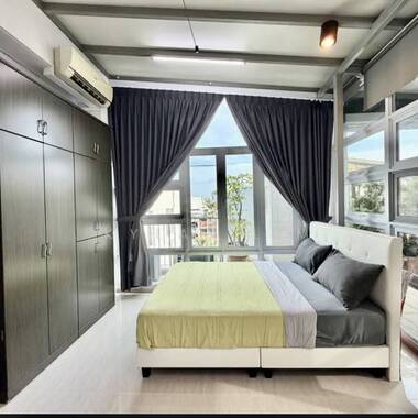 Garden Oasis 2 bedrooms w mini garden theme & rooftop pool Kembangan MRT (EW green line)