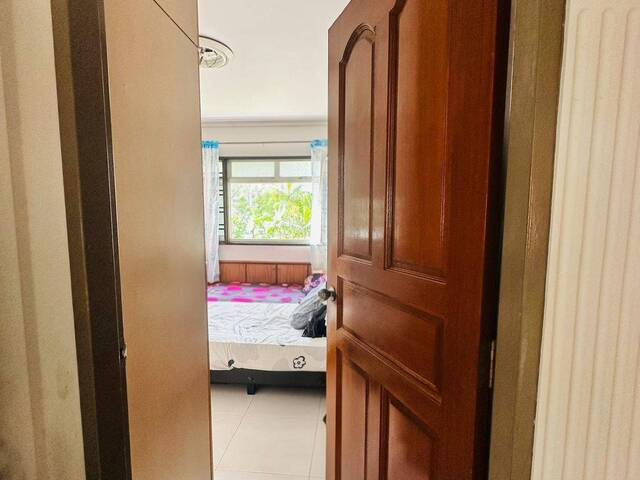 City Budget Rental Redhill MRT , Share Common Room with AC for Working Female
