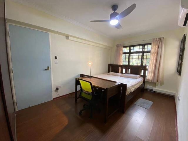Master bedroom 2min to Redhill Mrt