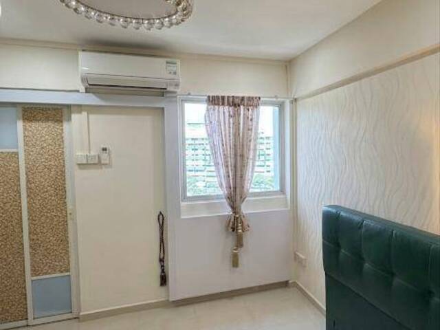 Master bedroom corner unit
