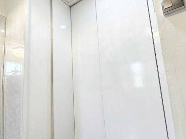 Master bedroom corner unit