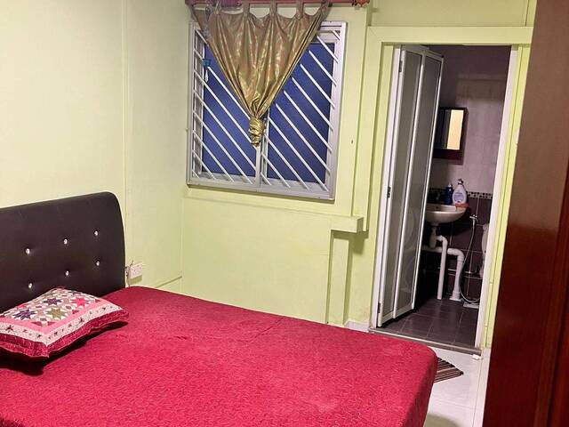 One master bedroom available - Bukit Batok (Near Bt Gombak MRT)