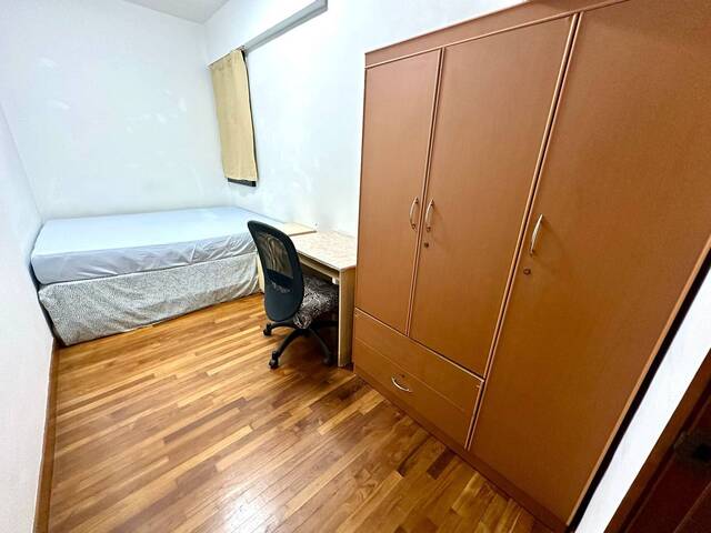 Simei Green condo common room for 1 pax, furn aircon wifi, light cook, no agent fee