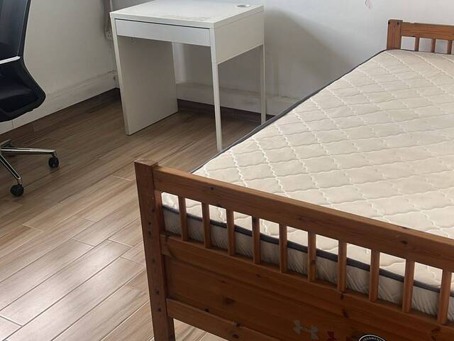 * Seaview! ** 4 min to MRT ** Spacious Common Room *** Privacy, Simple household