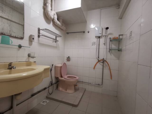 Room for rent / Outram, Tangjong Pagar, Chinatown MRT / Common room / 1-2 pax stay / Available May 3
