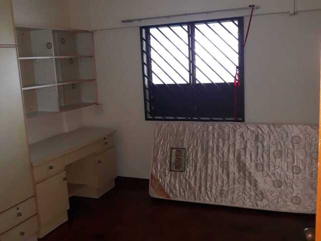 High floor Walking Distance to AMK MRT. Good amenities