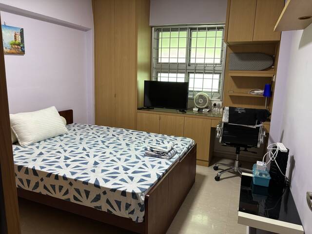 Common room for rental ( males preferred )