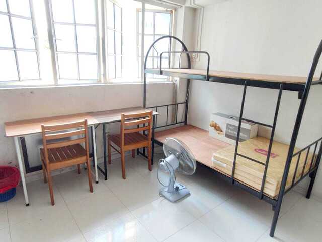 (FEMALE) SUPER NEAR 3min MARSILING/WOODLANDS MRT MASTERROOM SHARING (PRIVATE TOILET INSIDE) $400