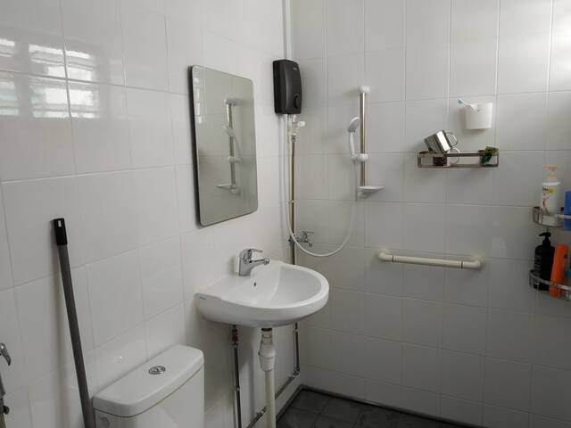 Master room near Hougang MRT