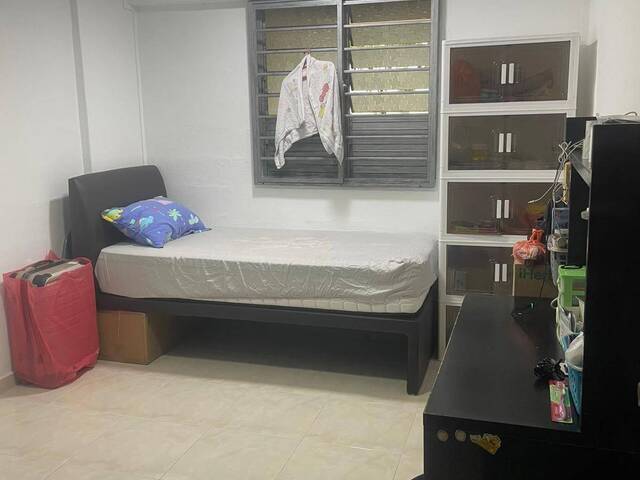 Spacious & Bright Common Bedroom for rent