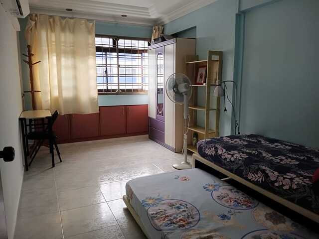 Bright and comfortable common room for rent in Woodlands – convenient location and fully furnished