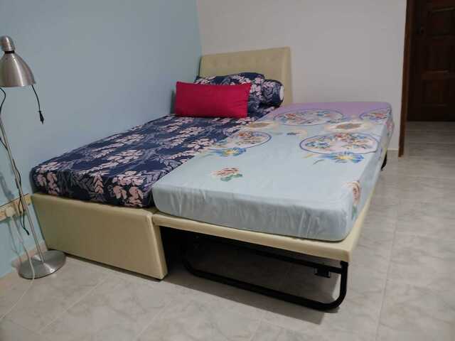 Bright and comfortable common room for rent in Woodlands – convenient location and fully furnished