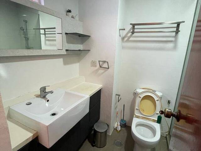Room for rent / DHOBY GAUT / SOMERSET / Common room / 1-2pax stay / Available September 2