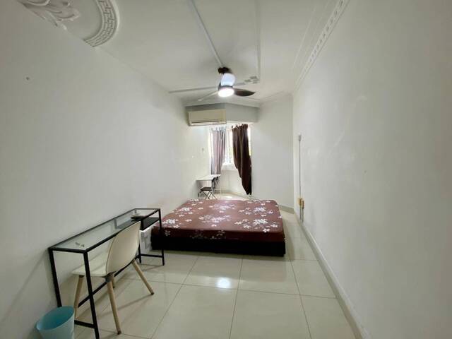 Room for rent /Clementi Park / Jurong / Common room / 1pax stay / Available July 30