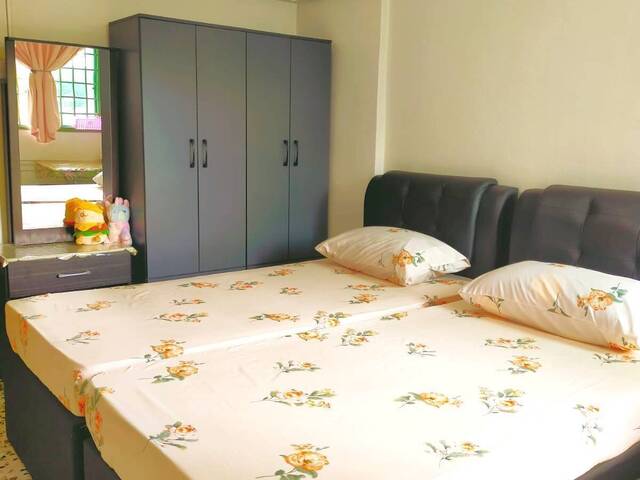 Master Room for Rent at Blk 180 Ang Mo Kio Avenue 5. Female Environment! NO AGENT FEE