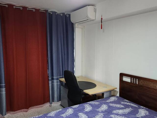 COMMON/MASTER ROOM