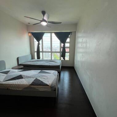 Spacious Master Bedroom near Bukit Batok MRT for NUS Students