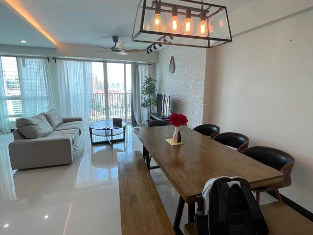 Spacious Master Bedroom near Bukit Batok MRT for NUS Students