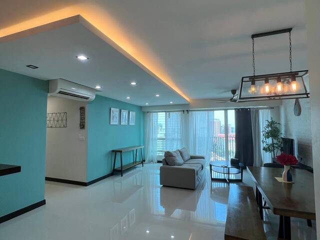Spacious Master Bedroom near Bukit Batok MRT for NUS Students
