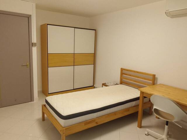 Ensuite female vacant