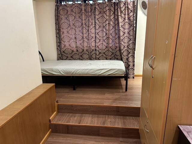 No agent fee Near Sembawang MRT common Room Available For female for Rental $700