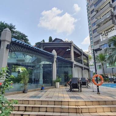 No owner, can cook, 3 Huge Master bedrooms with attached bathrooms