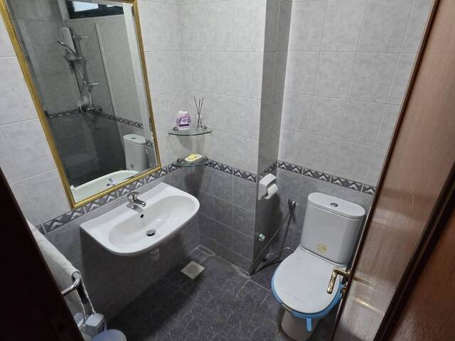 8mins walk to Lakeside MRT, Spacious Common room, only share bathroom with 1 female student