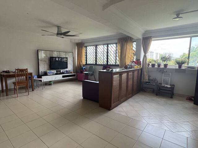 SHARE ROOM @ 315 Bt Batok - $500 for 1 lady (aircon + wifi)
