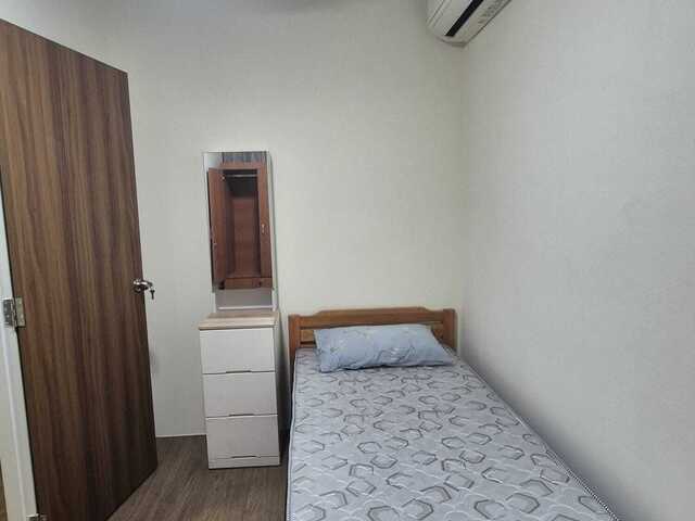 Common room at Orchid Park for rent! Aircon wifi!