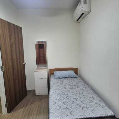Common room at Orchid Park for rent! Aircon wifi!
