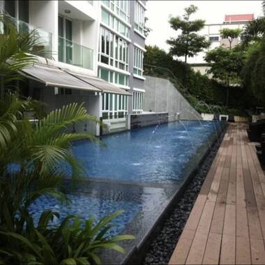 1 or 2pax, Common room with balcony, 6mins walk to Holland Village MRT, no owner, Privacy