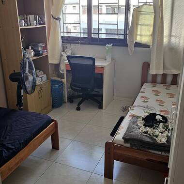 females to room share Pioneer mrt