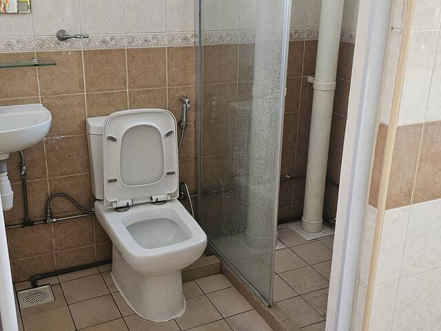 females to room share Pioneer mrt
