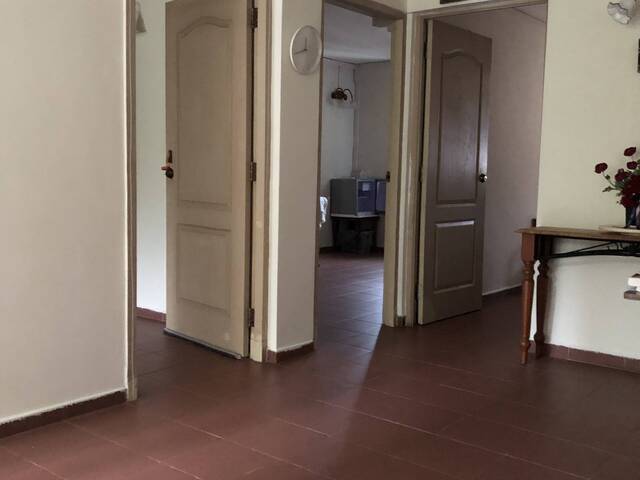 Huge room with walk in closet