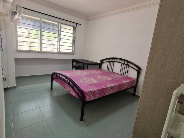 Common room at 139 Jalan Bukit Merah for rent! Aircon wifi!