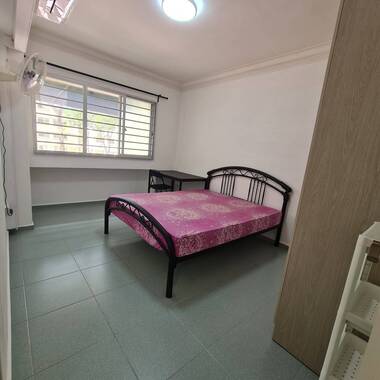 Common room at 139 Jalan Bukit Merah for rent! Aircon wifi!