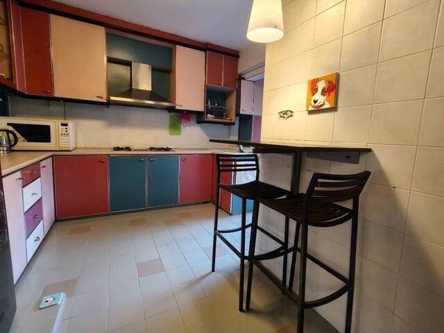 Female environment, Common room, 5mins walk to Hougang MRT, Shops and more..