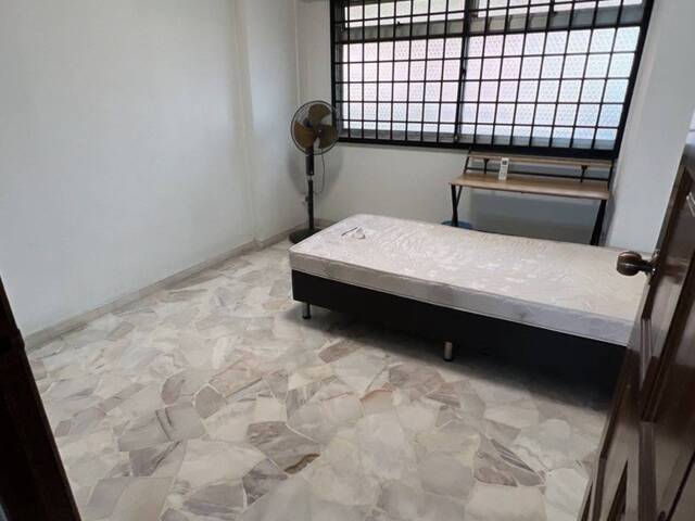 Single common room for rent