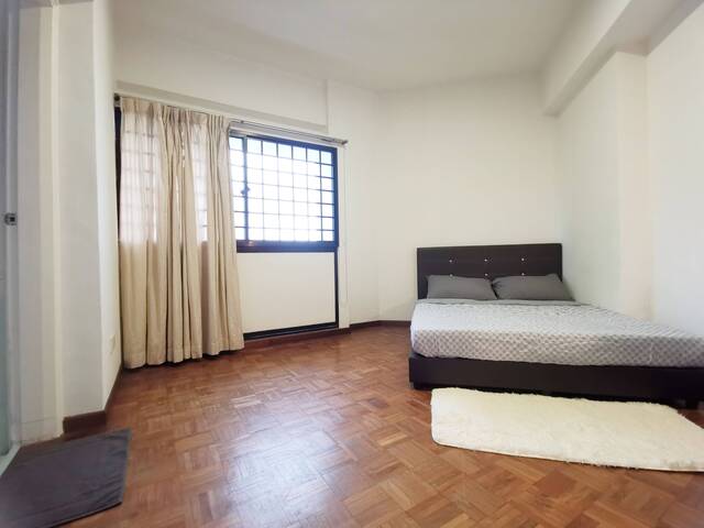 Room for Rent – The Regalia (Blk 2 #19-02, Master Bedroom 4)