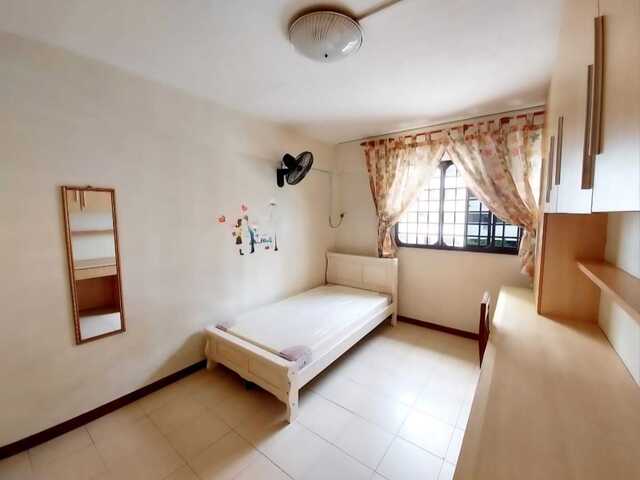 Yishun 752 (Room for Rent) Near Yishun MRT & Northpoint