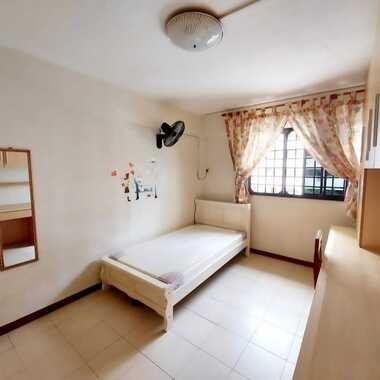 Yishun 752 (Room for Rent) Near Yishun MRT & Northpoint