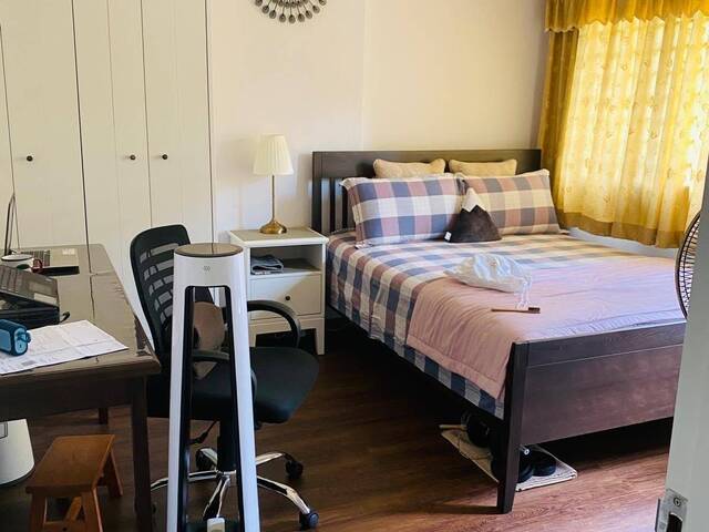 Common room at 978 Jurong West street 93 for rent! Wifi available!
