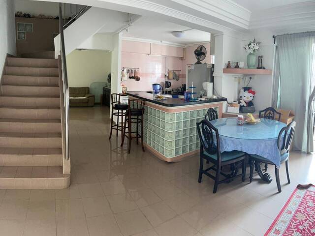 Cosy living for female only